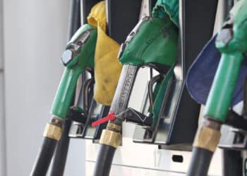 Petrobras faz novo reajuste nos preços da gasolina e do diesel