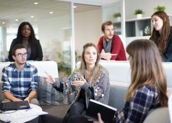 Mulheres ganham 33% a menos que os homens nas profissões mais bem pagas do Brasil