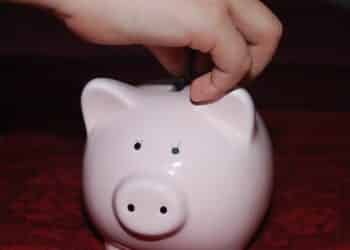 Poupança e o Seu Hábito Financeiro planejamento financeiro pessoal piggy-bank-477979-640