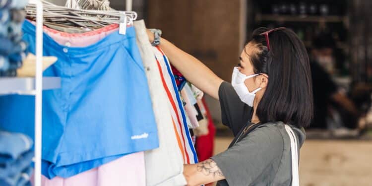 woman-shops-with-her-face-mask-in-place