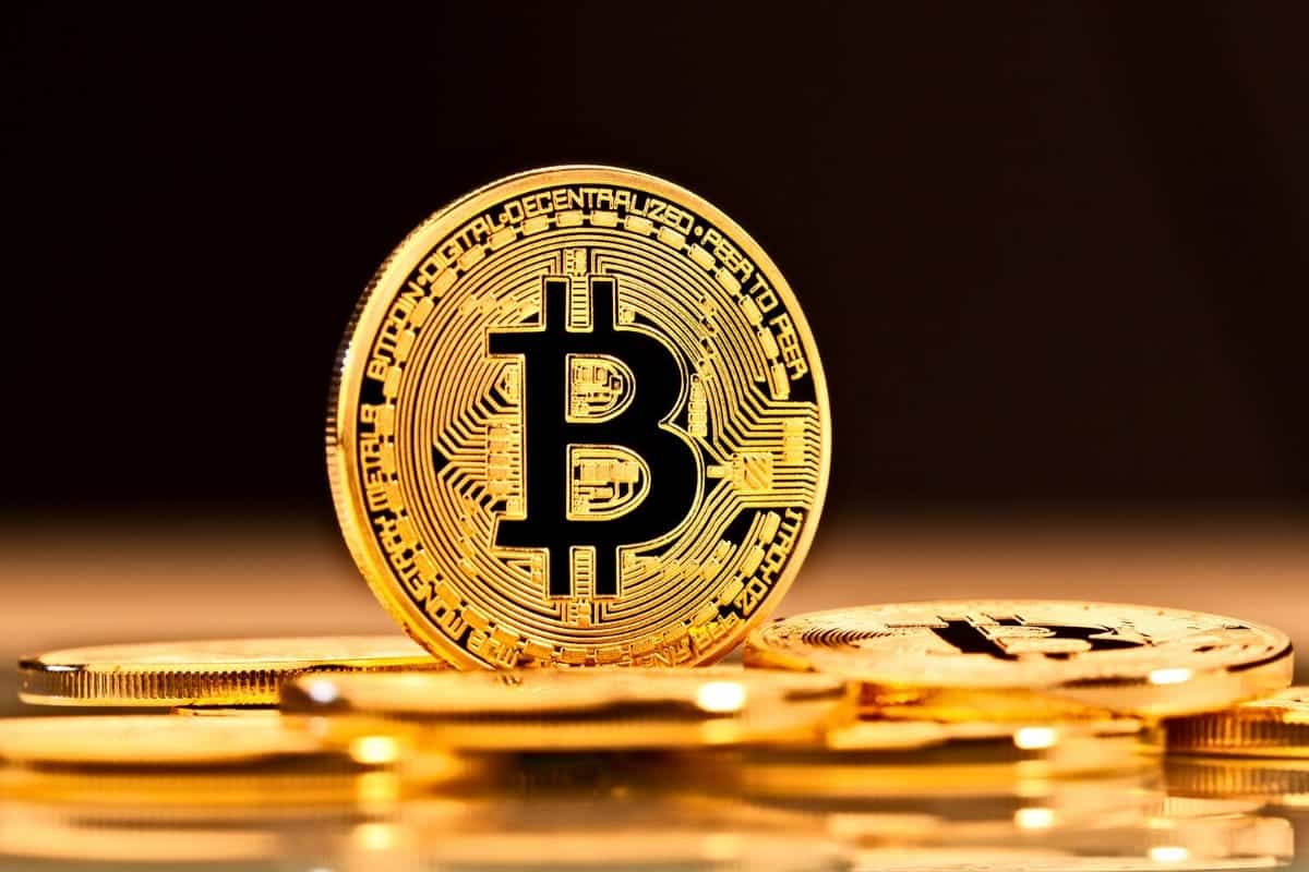 Se você deseja mesmo fazer com que os Bitcoins melhorem sua economia, deve investir em criptomoedas