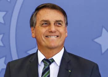 Índice de aprovação de Jair Bolsonaro para de cair com o novo auxílio