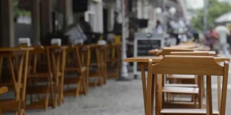 Mais de 70% dos bares e restaurantes no Brasil possuem dívidas