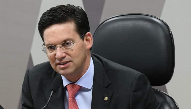 Ministro quer usar "sobra" do Bolsa Família em outros gastos sociais