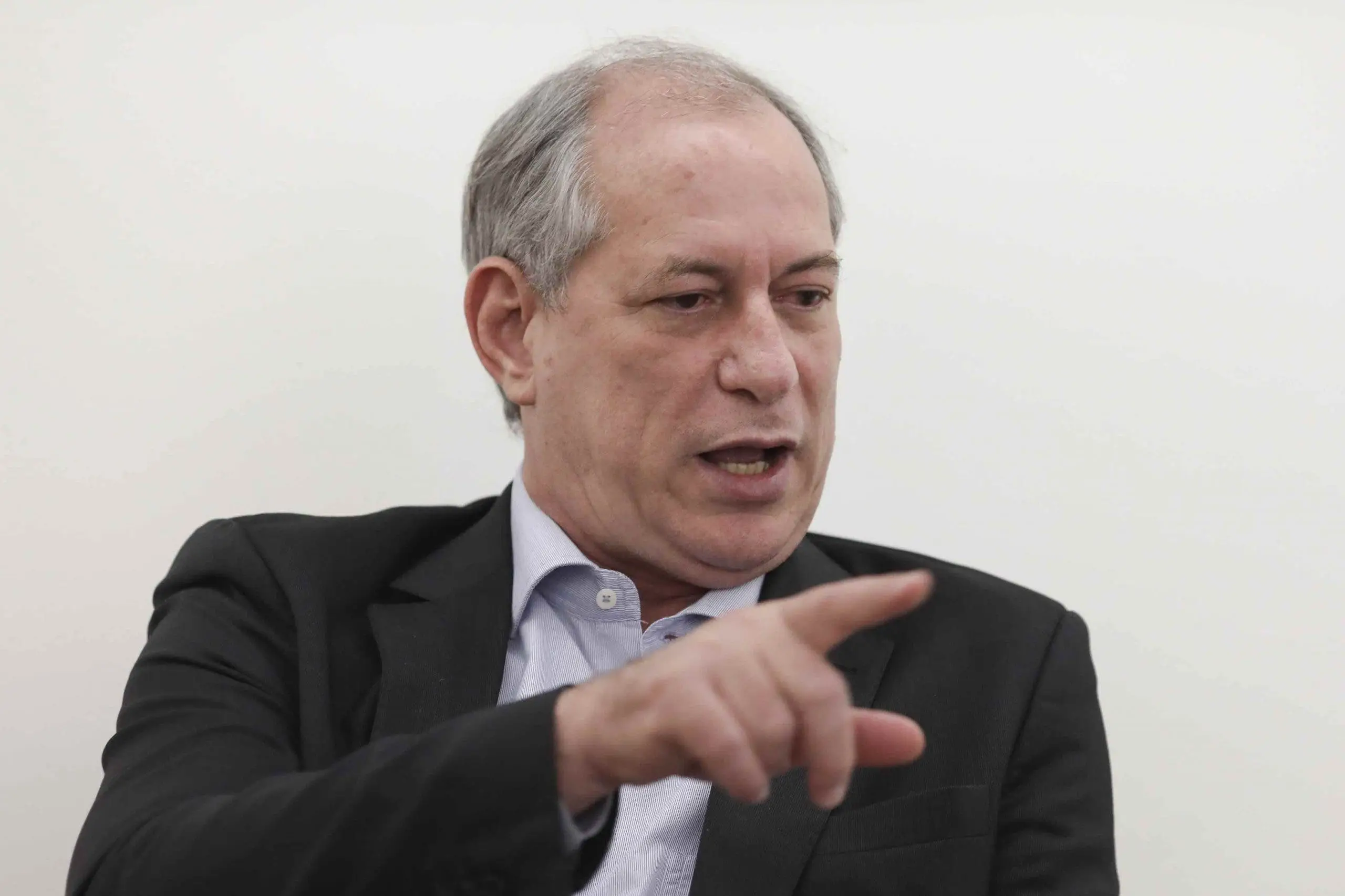 Ciro Gomes acusa Governo de esconder dinheiro para n o pagar Aux lio