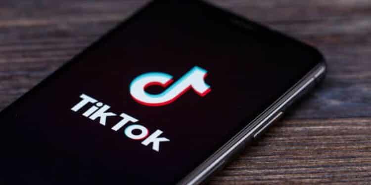 SEGREDO REVELADO! Descubra como brasileiros estão FATURANDO R$ 50 MIL fazendo lives no TikTok