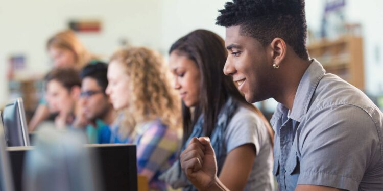 estudantes de baixa renda