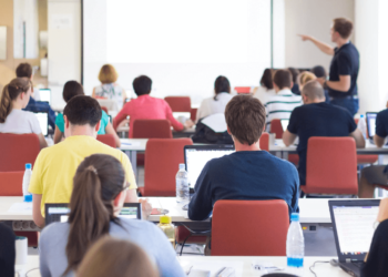 universitários ensino superior estudantes