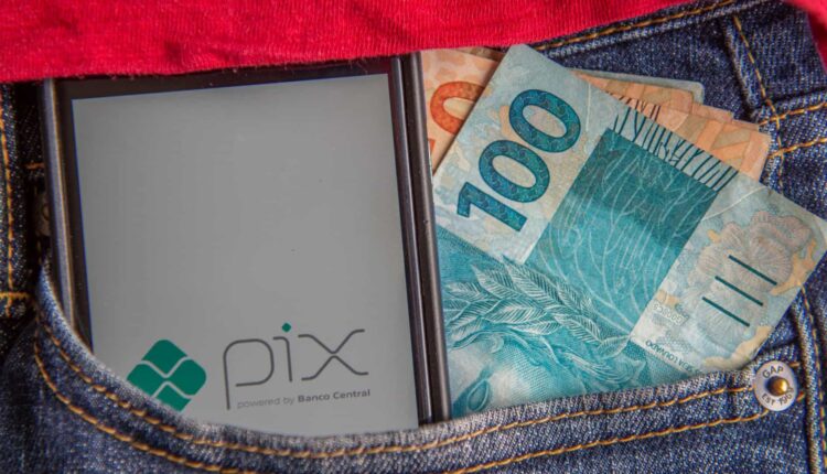 A terceira etapa do Open Banking irá permitir que os usuários realizem pagamentos por meio de aplicativos utilizando o PIX
