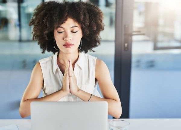 Benefícios da meditação no ambiente de trabalho