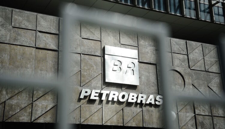 Petrobras nega novo aumento nos combustíveis, informado por Bolsonaro