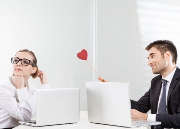 Quais as implicações de relacionamentos amorosos no trabalho?