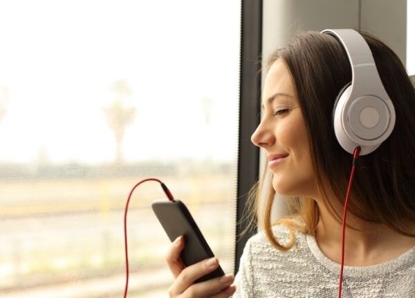 Quais os benefícios de estudar ouvindo música?