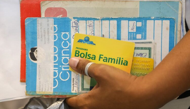 Auxílio Brasil é pago hoje para beneficiarios com NIS final 7