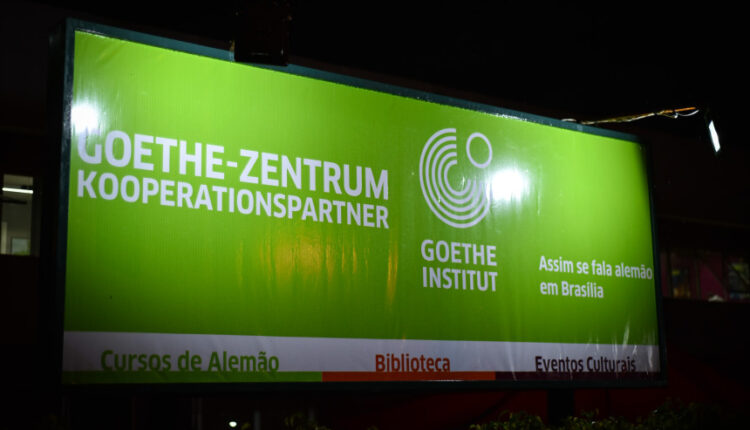 Escola ensinará alemão - Banner mostra logotipo do Instituto Goethe Brasília
