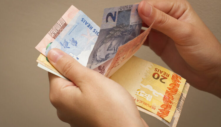 O salário mínimo foi proposto em R$ 1.210 para o ano que vem; Confira!
