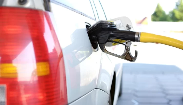 Preço da gasolina cai pela quarta semana consecutiva
