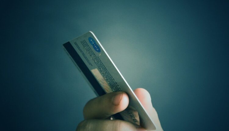 Cartões de crédito: Samsung projeta modelos com leitor de digitais; Entenda!