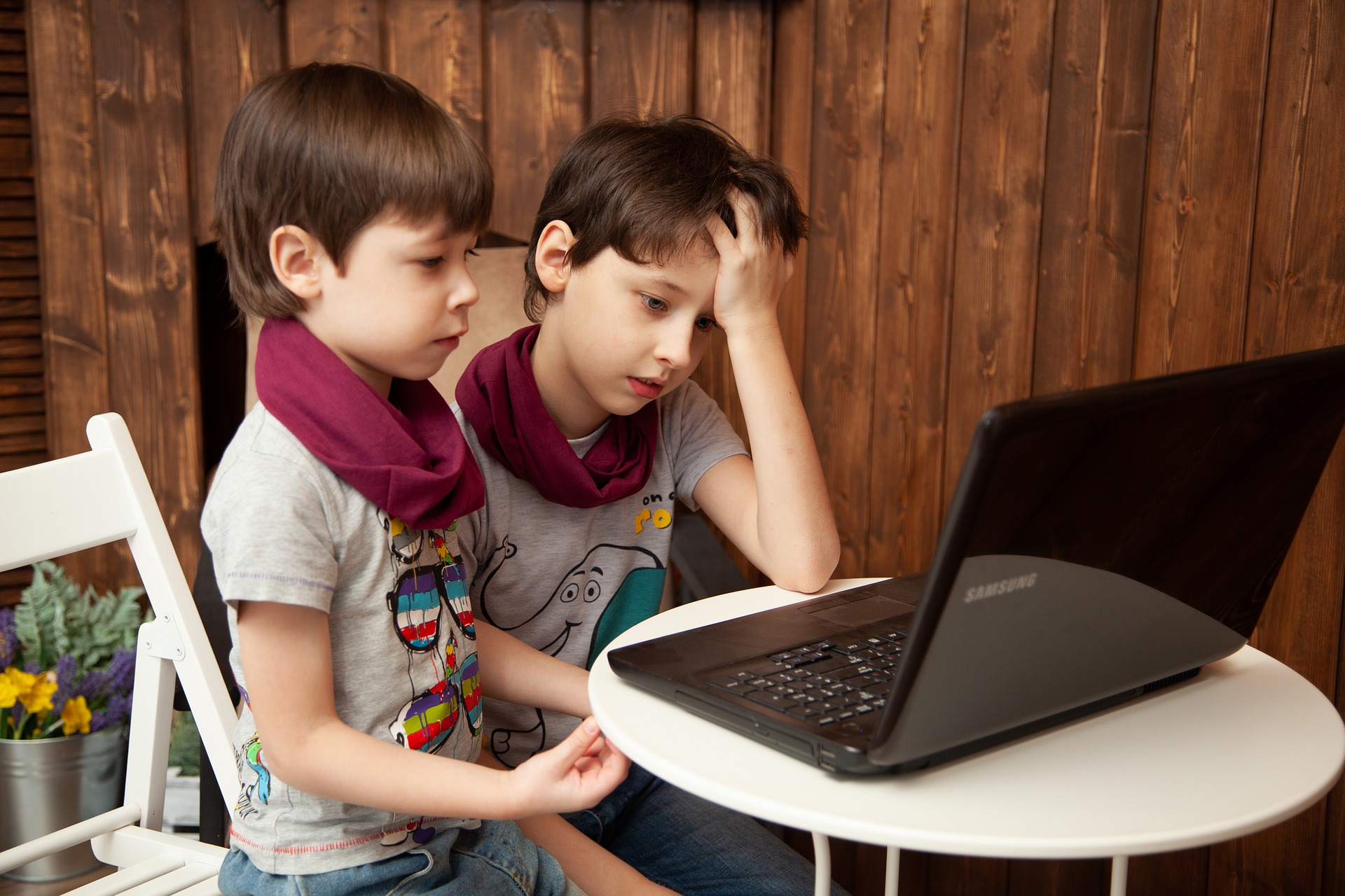 Дети после дистанционного обучения. Ребенок за компьютером. Компьютер для детей. Детям об интернете. Компьютер для школьника.