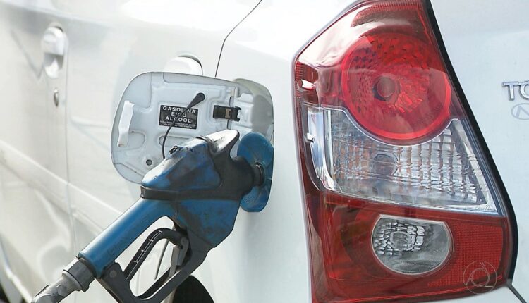 Aumento no preço de combustíveis provoca filas nos postos de cidades brasileiras