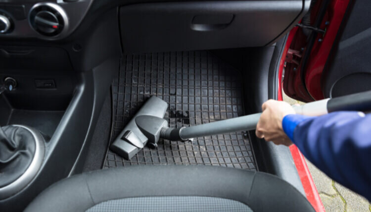 Dicas para limpar tapetes de carro -- Reprodução CanvaDicas para limpar tapetes de carro -- Reprodução Canva