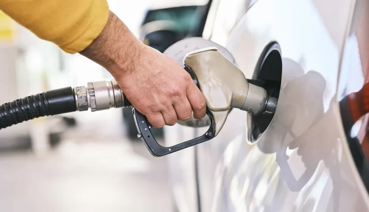 Combustível bateu recorde de vendas em 2021, mesmo sendo um dos vilões da inflação