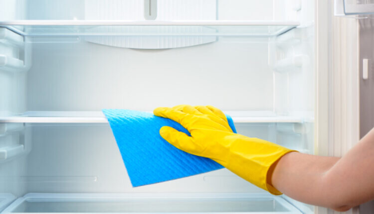 Mistura caseira para limpar geladeira -- Reprodução Canva