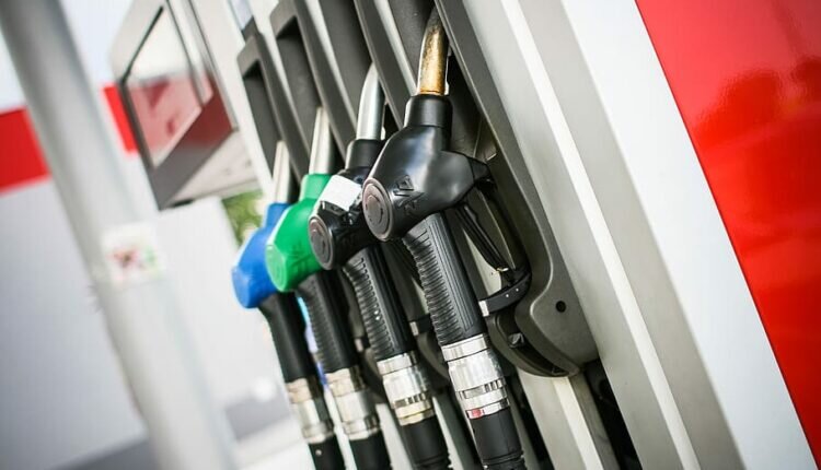 Auxílio-gasolina de R$ 300: Quem vai receber o benefício?