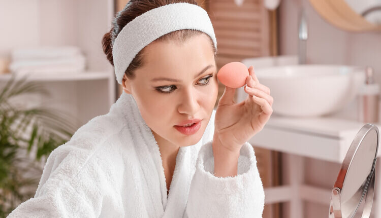 Aprenda a limpar sua esponja de maquiagem - Reprodução Canva