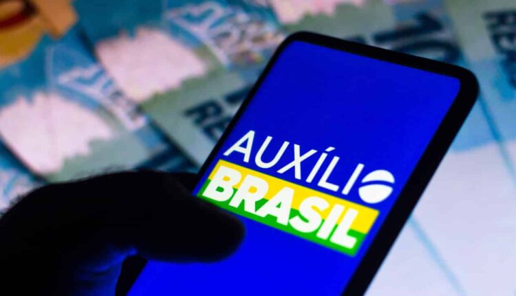 Auxílio Brasil: decreto altera valores das faixas de renda que definem quem pode receber benefício