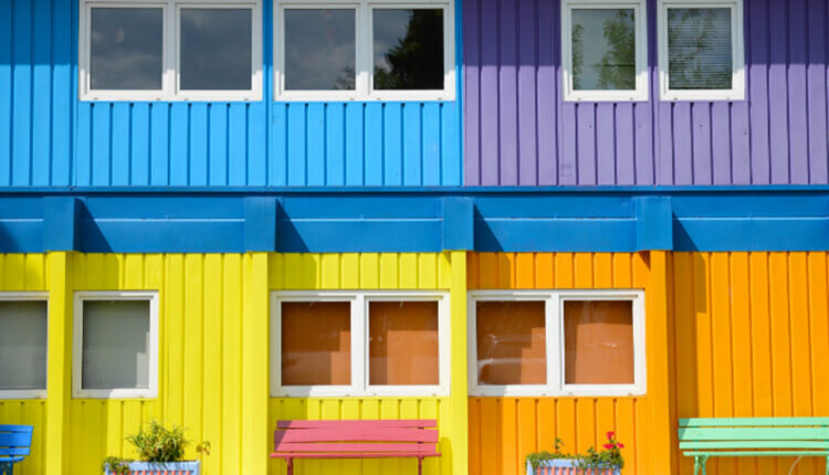 Como decorar a casa com cores fortes veja dicas para não errar -- Reprodução Canva
