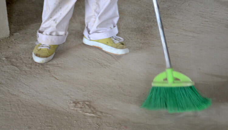 Como fazer limpeza de chão de concreto -- Reprodução Canva