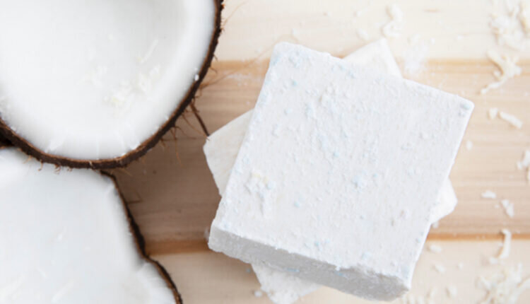 Confira 3 usos do sabão de coco -- Reprodução Canva