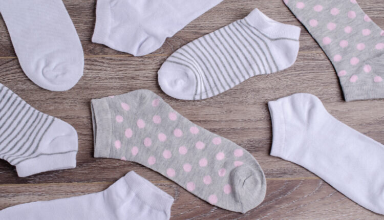 Dicas incríveis de como usar meias para a limpeza do lar -- Reprodução Canva