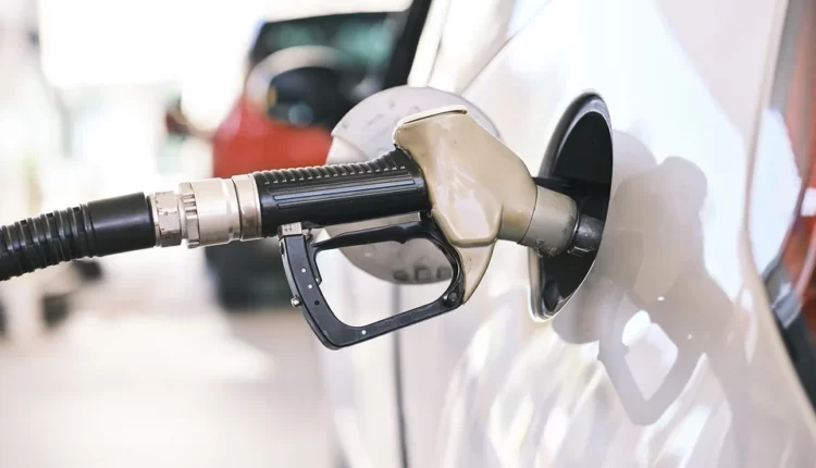 Preço da gasolina atinge valor médio de R$ 7,26