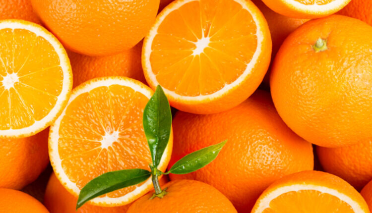 Como escolher laranja doce -- Reprodução Canva