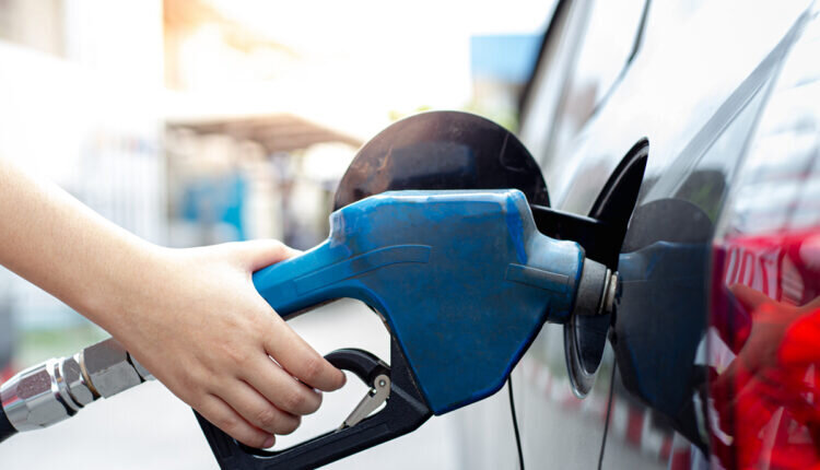 Veja formas de economizar combustível - Reprodução Canva