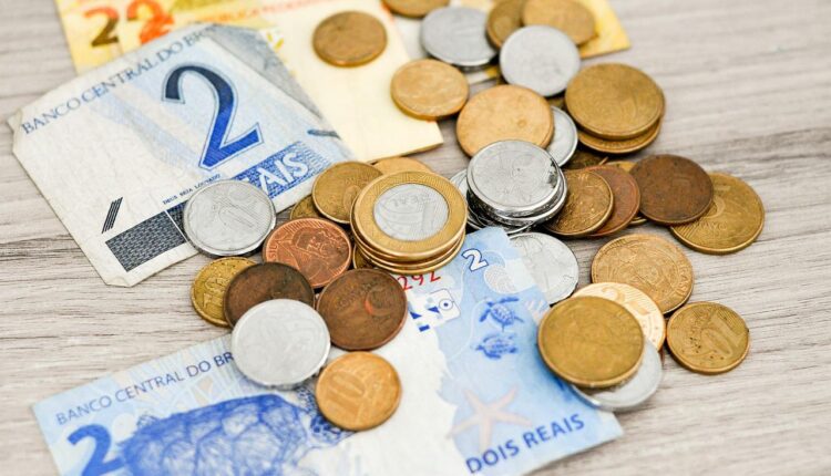 Salário mínimo nacional em 2023 é estipulado em R$ 1.294