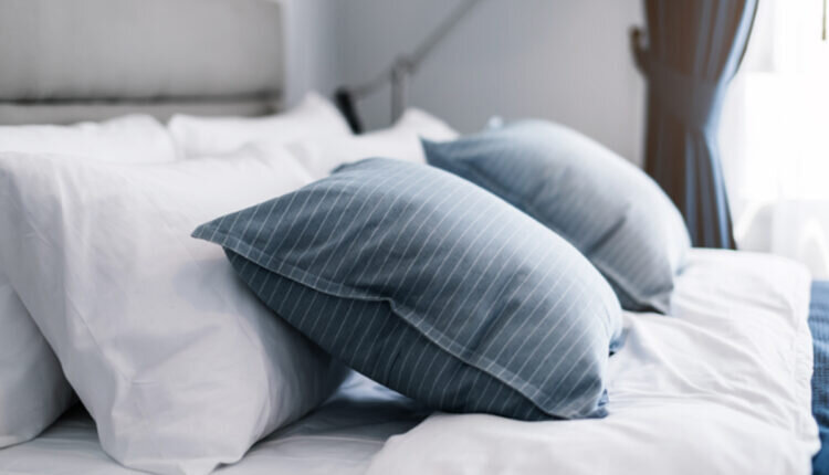 Veja dicas para deixar roupa de cama sem cheiro de mofo -- Reprodução Canva