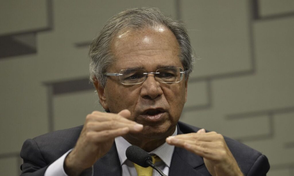 ‘Até 5% dá’, confirma Guedes sobre reajuste de salário dos servidores federais