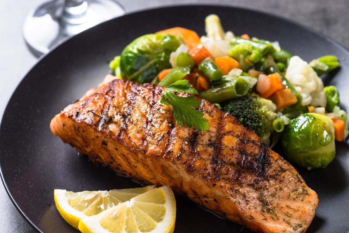 5 segredos para preparar salmão veja como deixar o peixe suculento e delicioso