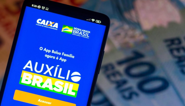 Auxílio Brasil: Veja como consultar o valor do benefício e o calendário deste mês