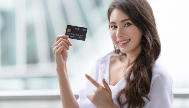 Cartão pré-pago é uma solução para quem não consegue ser aprovado de outra forma? Entenda