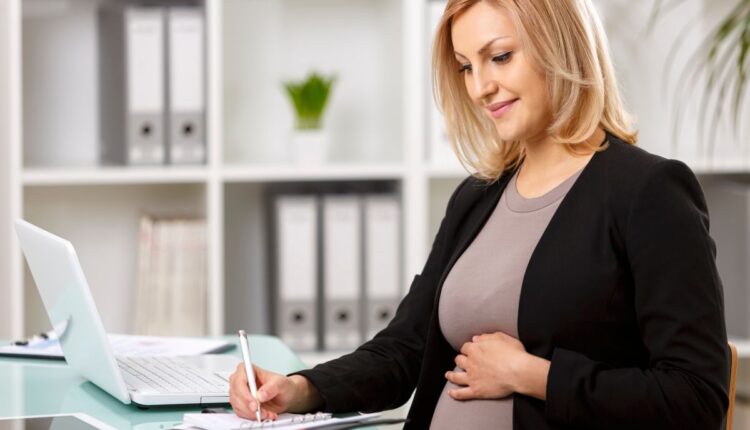 Entenda os detalhes da licença-maternidade: quem tem direito, como solicitar