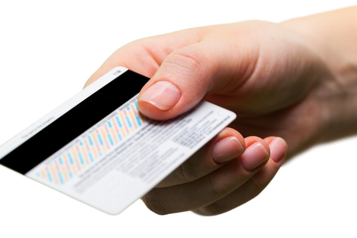 Como saber se o cartão é de crédito ou débito? Veja como identificar os recursos do seu produto financeiro