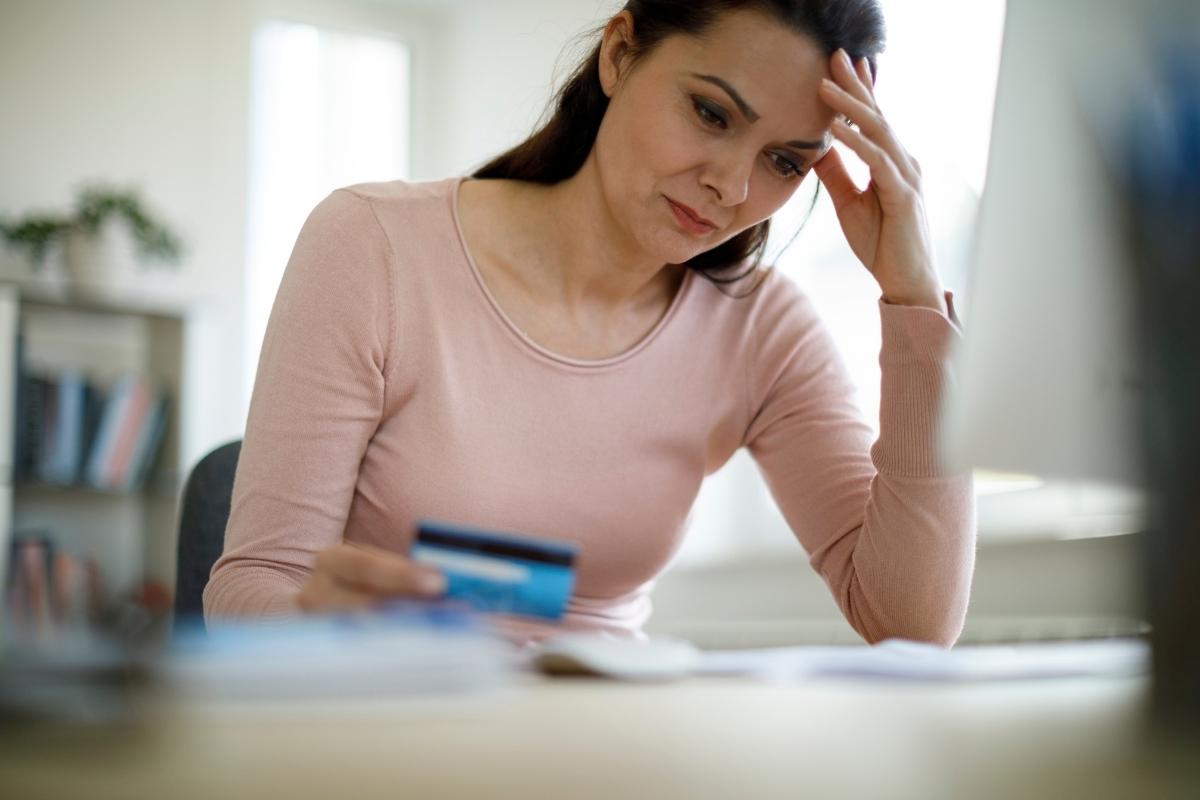 Como se livrar da dívida com cartão de crédito: dicas simples para retomar sua saúde financeira
