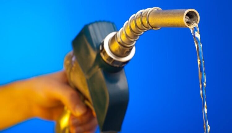 Economizar gasolina: veja como abastecer sem afetar tanto as finanças