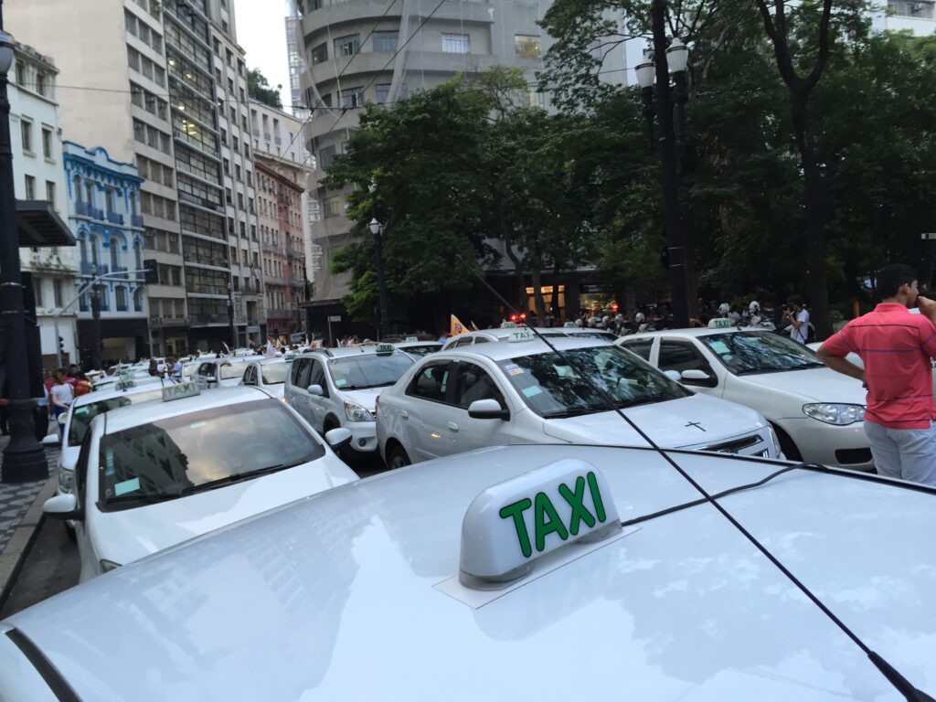 Auxílio-taxista: ministro diz que prefeituras não enviaram dados por “razões ideológicas”