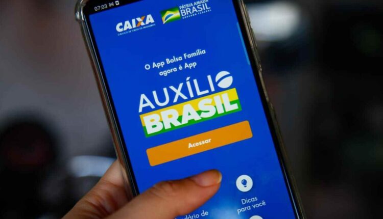 Bolsonaro anuncia a inclusão de TRABALHADORES no AUXÍLIO BRASIL