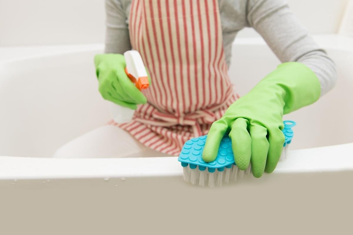 Melhor mistura caseira para limpar banheiro: veja e faça hoje